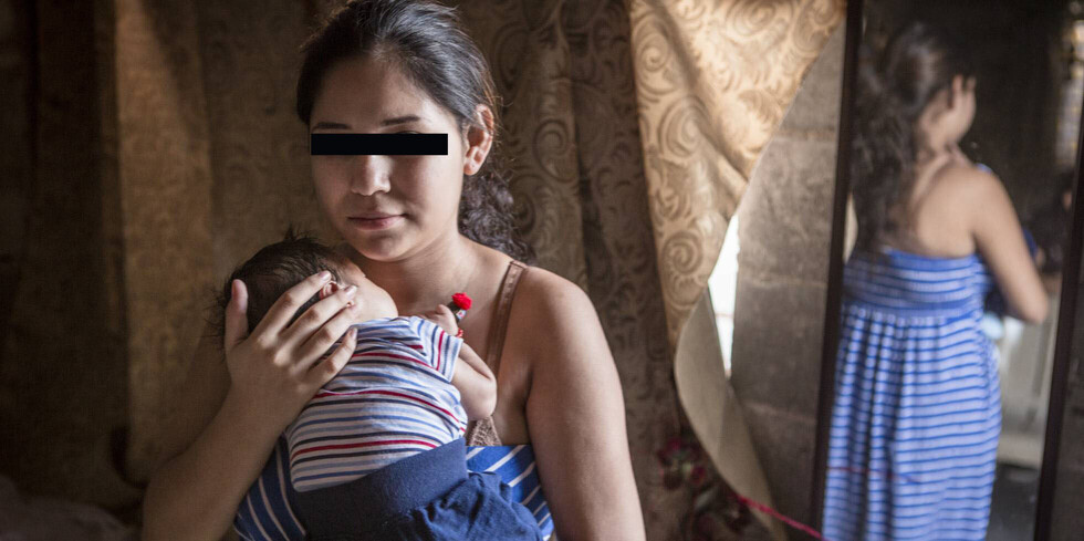 Sujeto violó a todas sus hijas y las embarazó