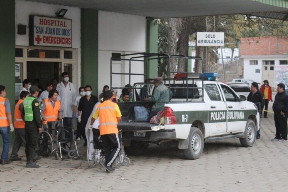 Una vagoneta impactó a 4 personas y 4 motos