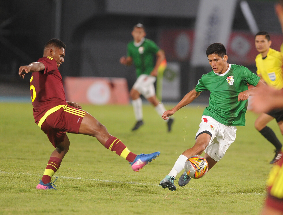 Venezuela golea a Bolivia en fútbol masculino