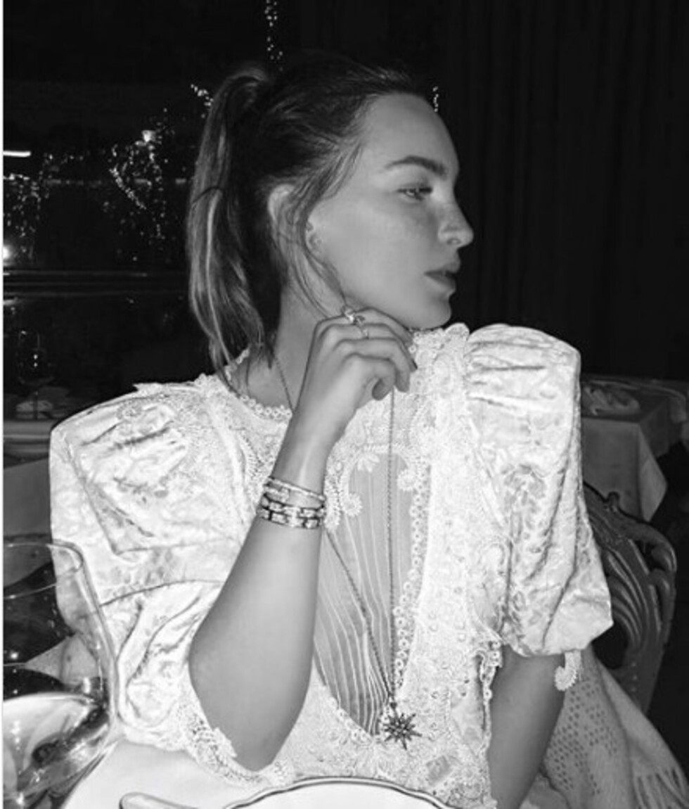 Dicen “vendida” a Belinda por su  costosa joya
