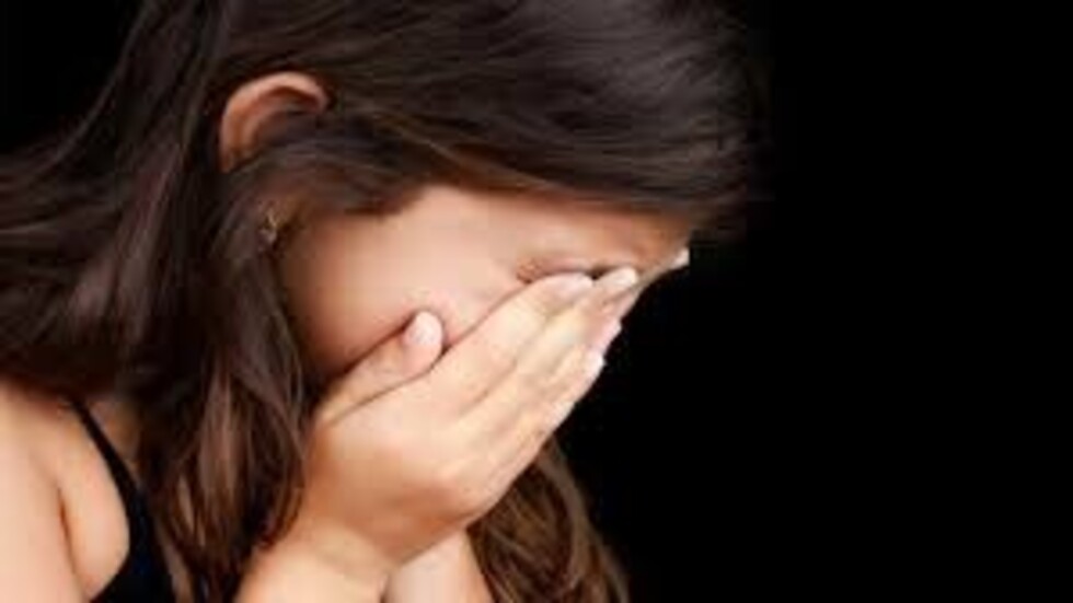 Mujer es denunciada por abandonar a sus hijas