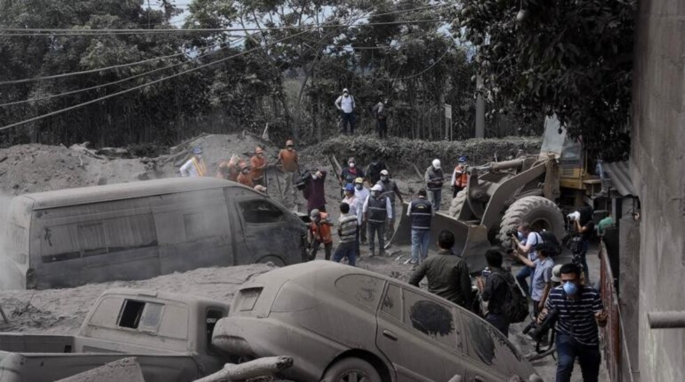 Volcán dejó 72 muertos y la búsqueda continúa