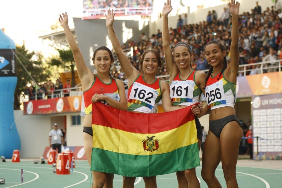 Dos tarijeñas logran plata en relevos 4x100