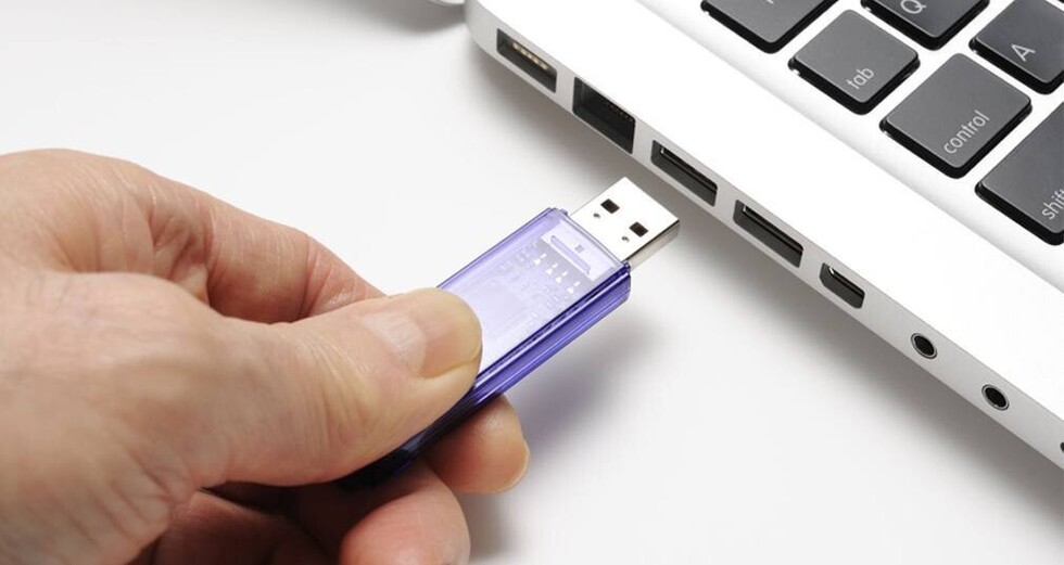 Las USB, armas que buscan derribar al  régimen norcoreano