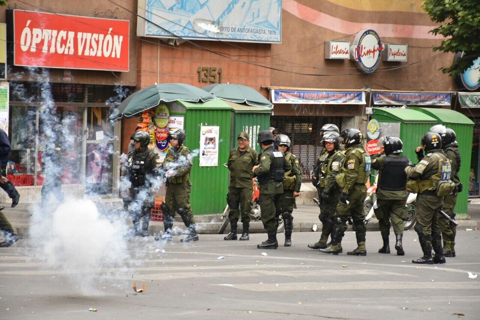 5 policías heridos y un estudiante de la UPEA detenido tras choque con bombas incendiarias