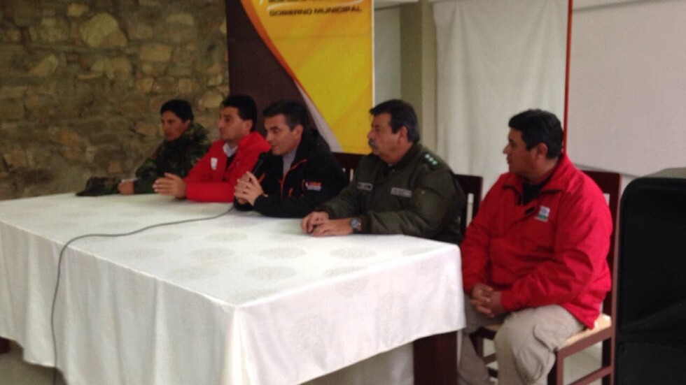 Autoridades del COE destacan esfuerzo de brigadistas, bomberos y voluntarios para sofocar incendio