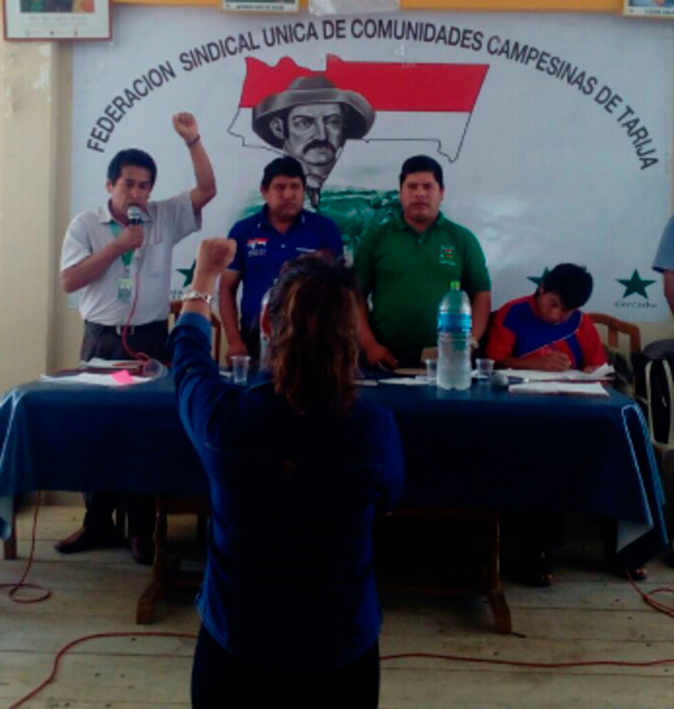 Los campesinos expulsan a Santos Valdez antes del arribo de Morales
