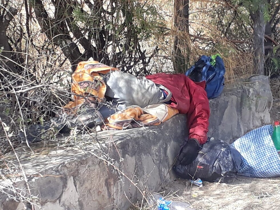Ciclista muere en accidente y bebedor de hipotermia
