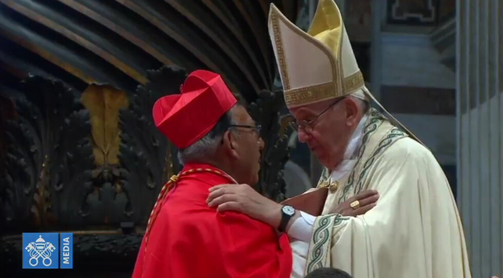 Papa Francisco consagra a Toribio Ticona como cardenal