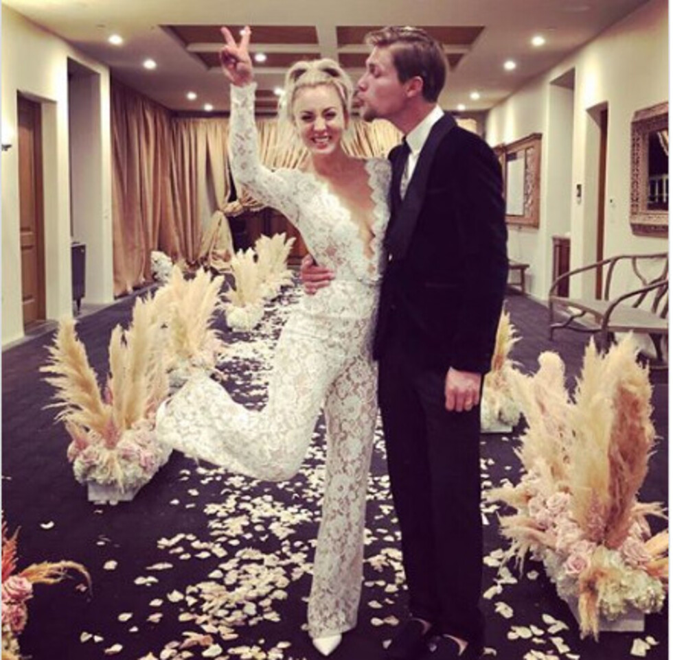 Kaley Cuoco  se casó con  Karl Cook