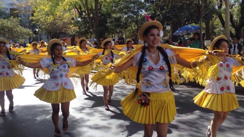 Se realizó la primera entrada de las tradiciones tarijeñas por el aniversario de fundación