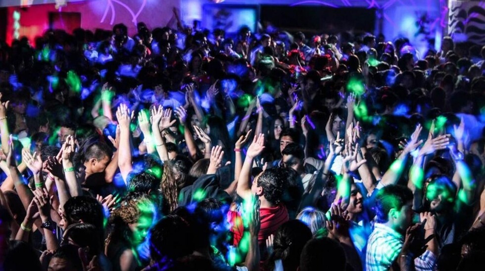 Denuncian que dueño de disco abusó de menor