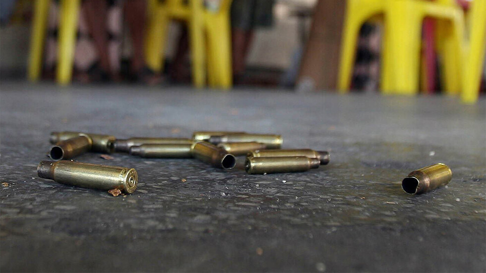Persecución y balacera por camioneta robada