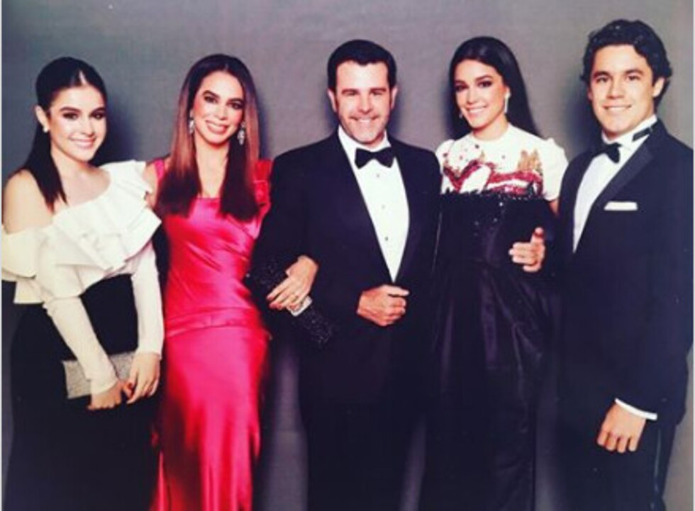 Biby Gaytán subió una foto con sus hijos