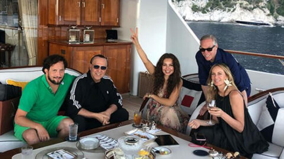 Thalía hizo  un prefestejo  a su esposo
