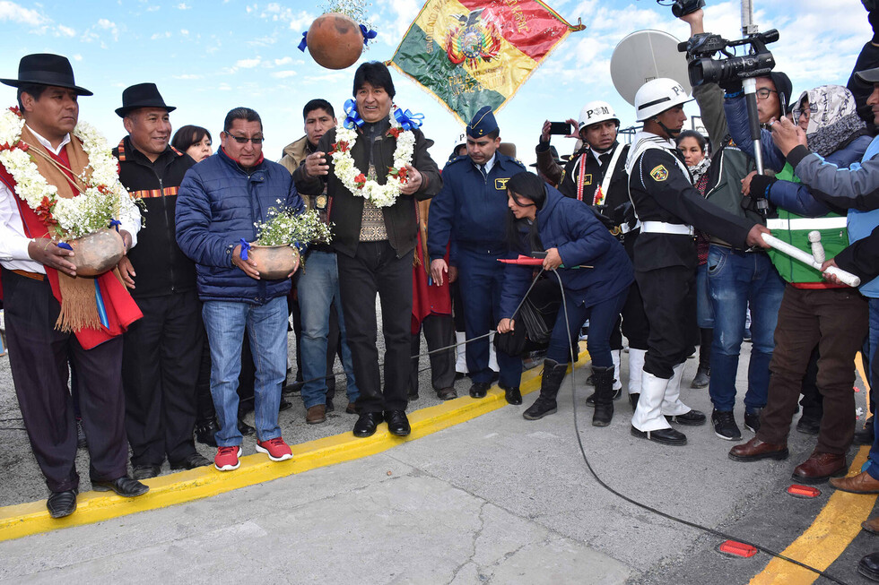 Máximo dirigente de los choferes demanda gobierno hasta 2050 de Evo Morales