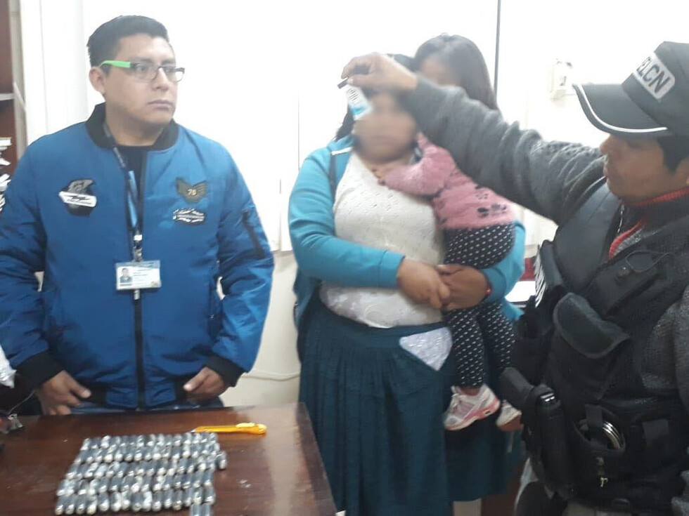 Una mujer es aprehendida con 78 cápsulas de cocaína