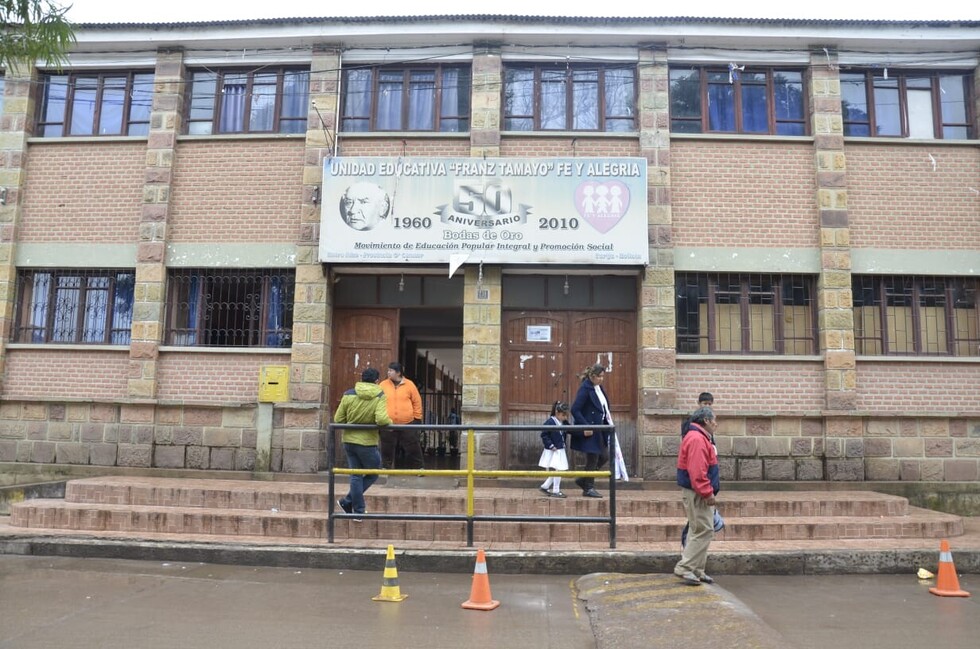 Oliva garantiza la construcción y equipamiento del colegio Franz Tamayo de Entre Ríos