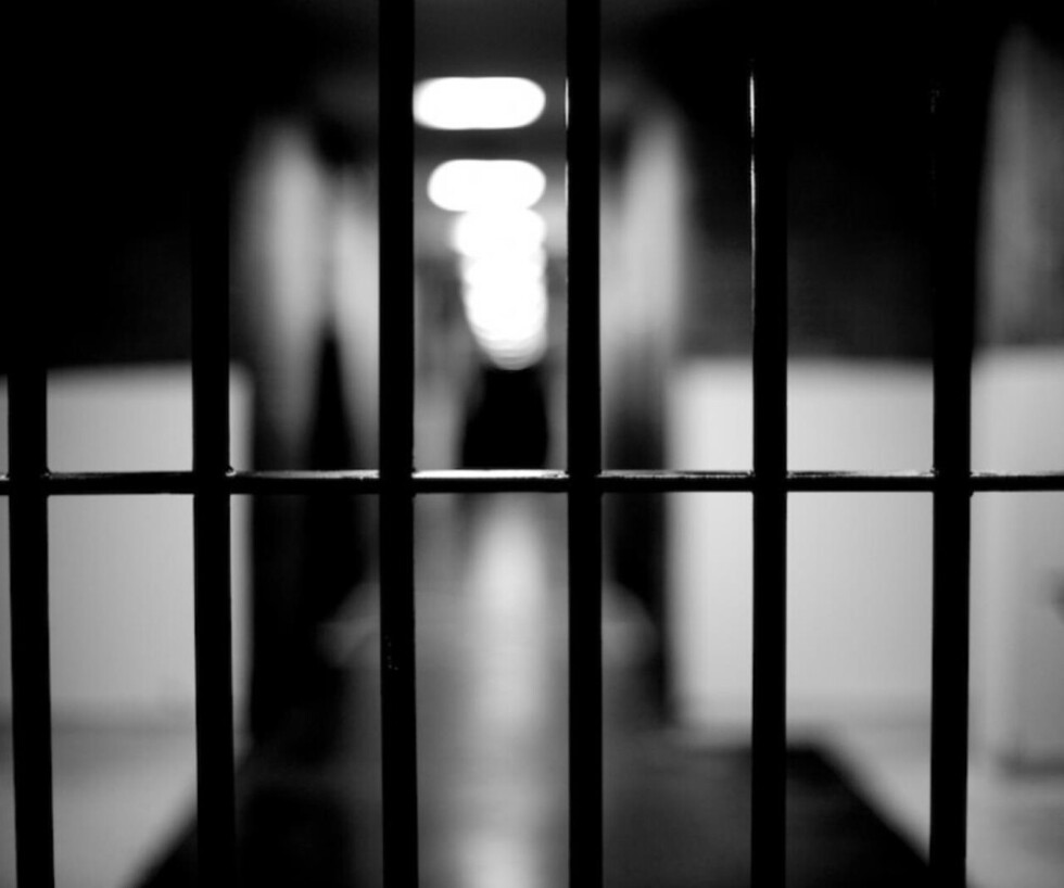 Un hombre estuvo en la cárcel 13 años, a pesar de que lo exoneraron de cargos