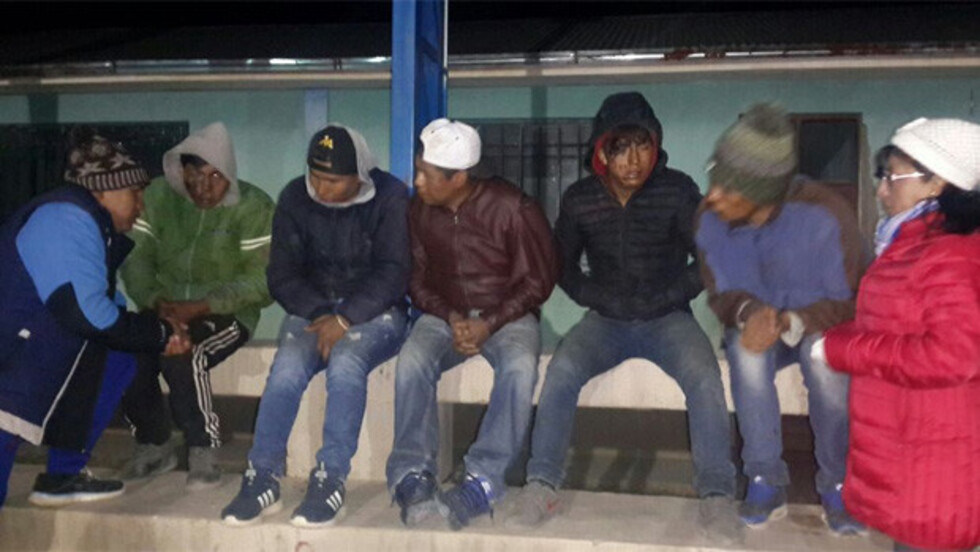 Comunarios  entregan a  la Policía a 5  atracadores