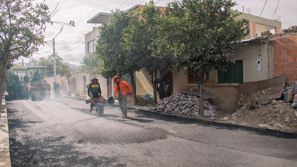Alcaldía asfalta 1.300 metros cuadrados en el barrio Aniceto Arce