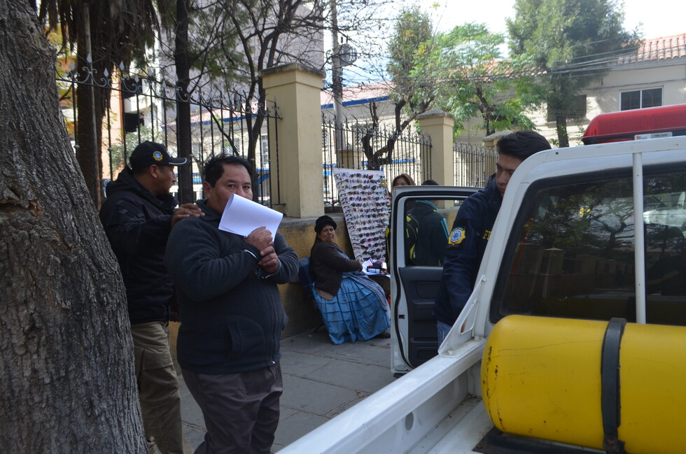 Encarcelan a falso policía por robar 65 mil bolivianos