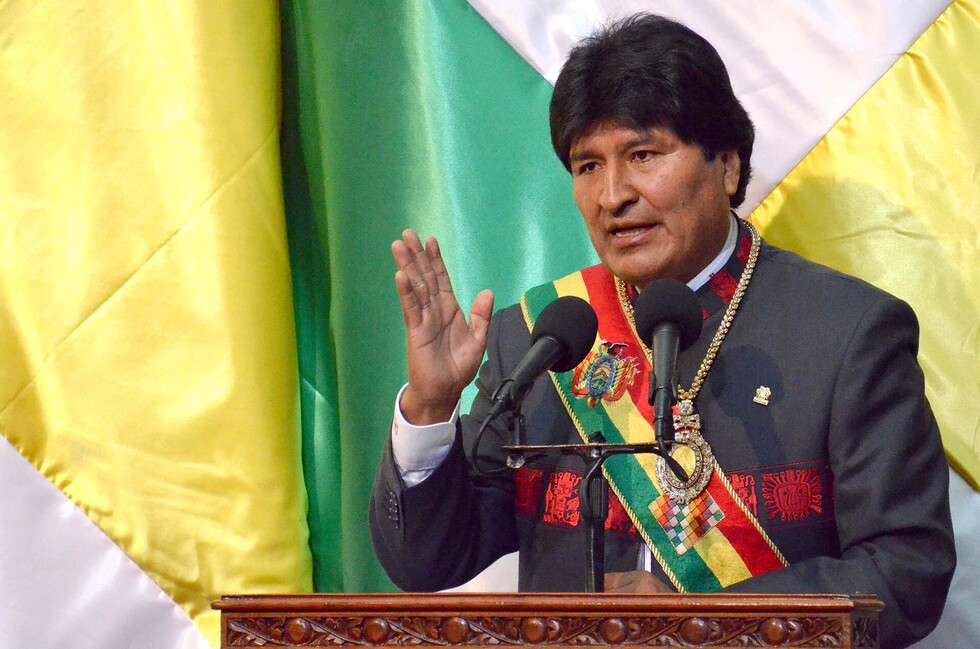 Reportan el robo de la medalla y la banda presidencial fuera de un prostíbulo