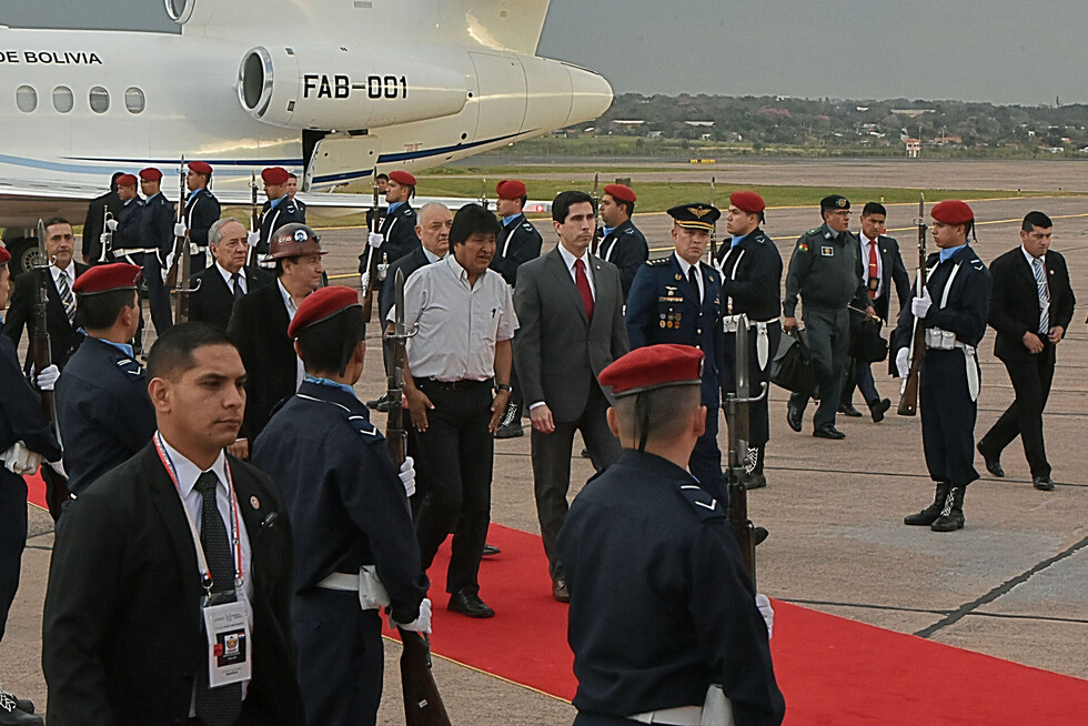 Morales llega a Asunción para participar de la jura de Abdo Benítez