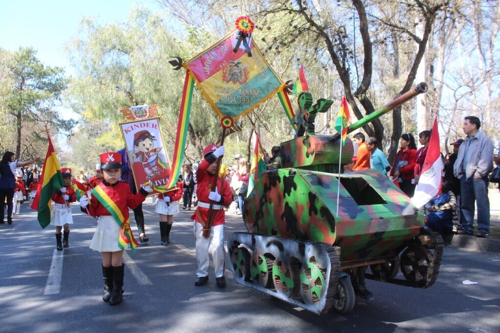 Los más chiquitos rindieron homenaje a la bandera