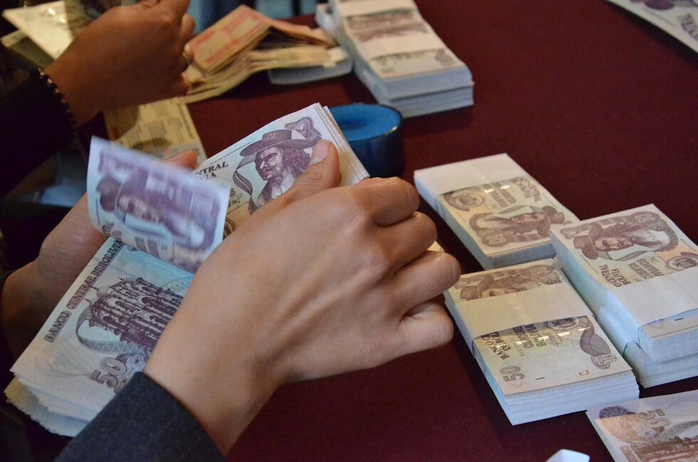 Dirigente recuerda que Evo se comprometió a pagar sí o sí doble aguinaldo con aumento del 5%