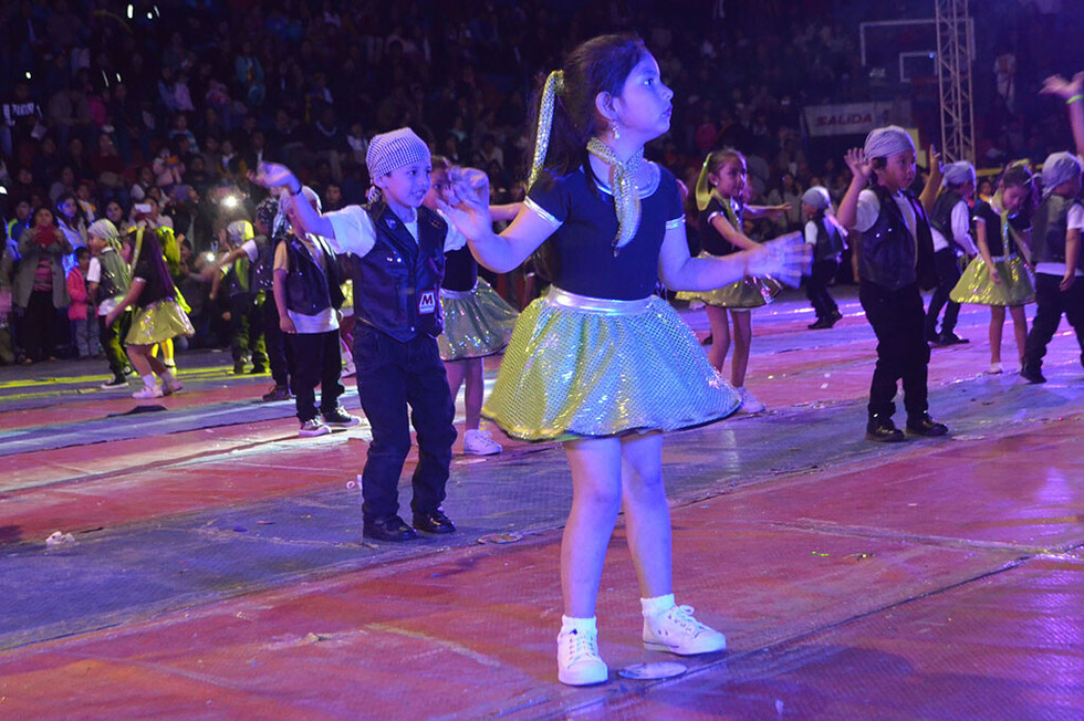 Festival  de Danzas  en Tarija