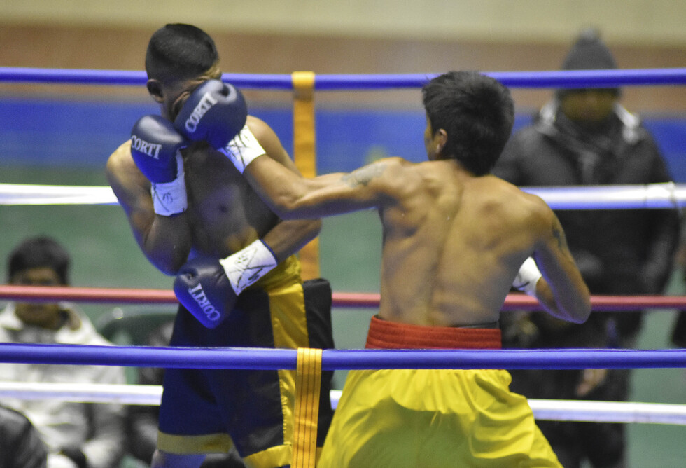 Averanga obtiene título profesional de boxeo