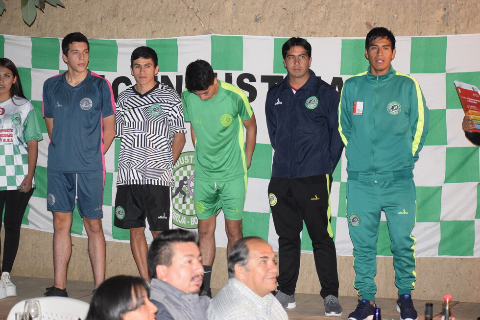 Industrial presentó el plantel con el que afrontará la Copa