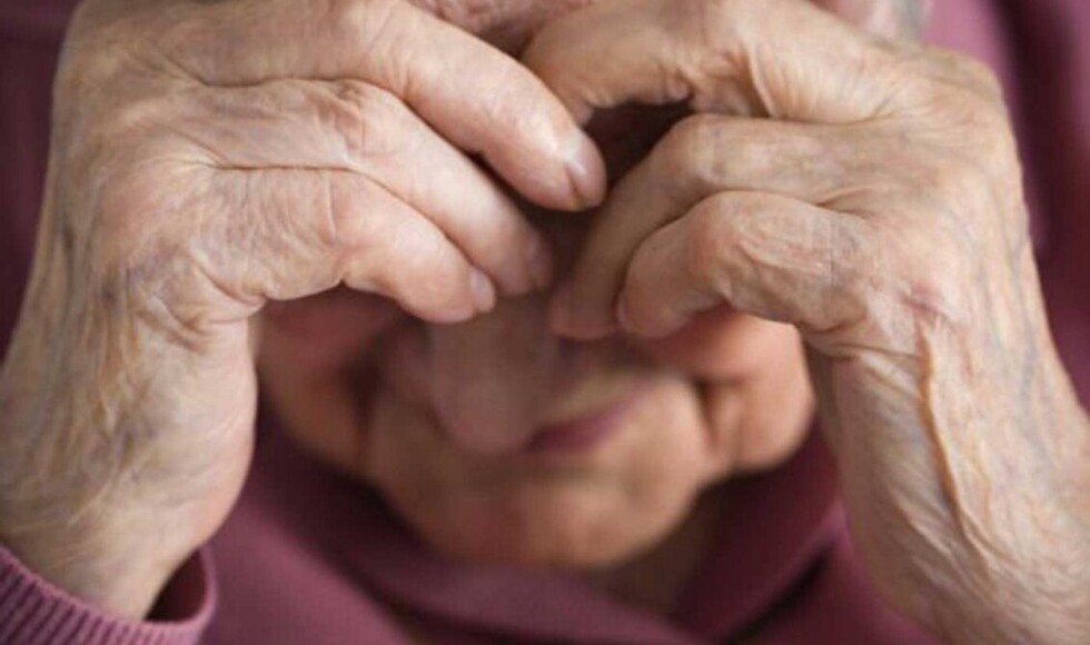 Rescatan a persona de 78 años en estado de abandono