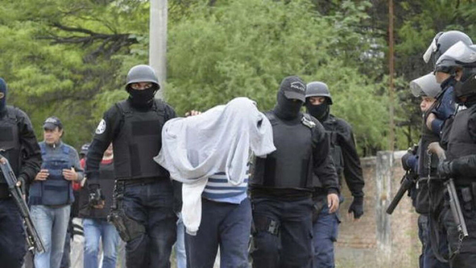 Violó a sus 2 hijastras y a una  la hizo abortar