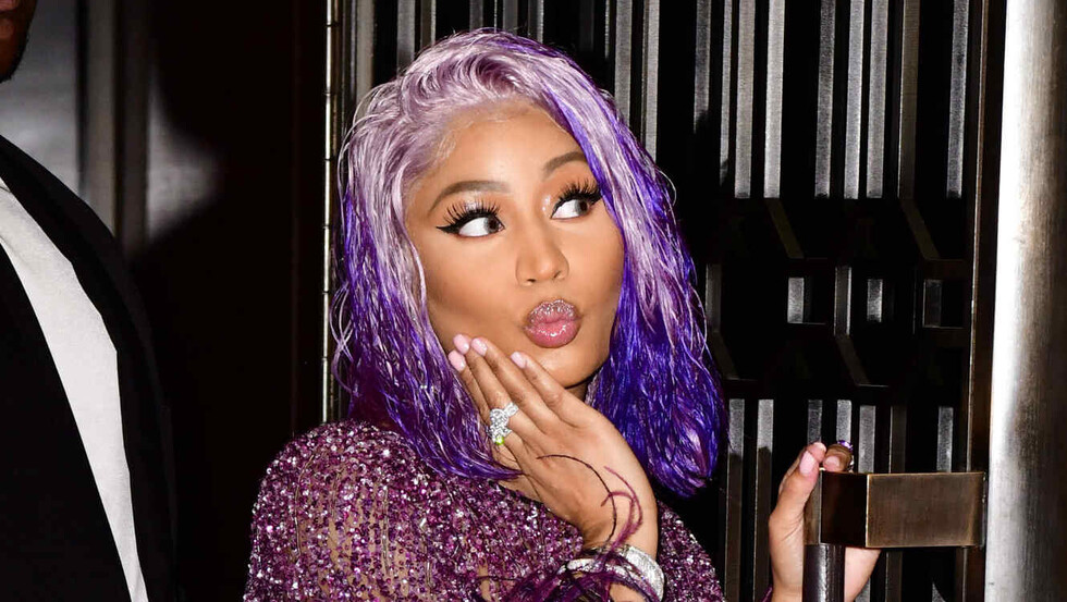 Nicki Minaj  mostró booty en sexy traje