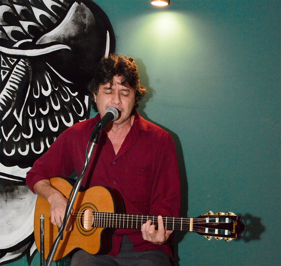 Luis Alberto Urquidi en concierto