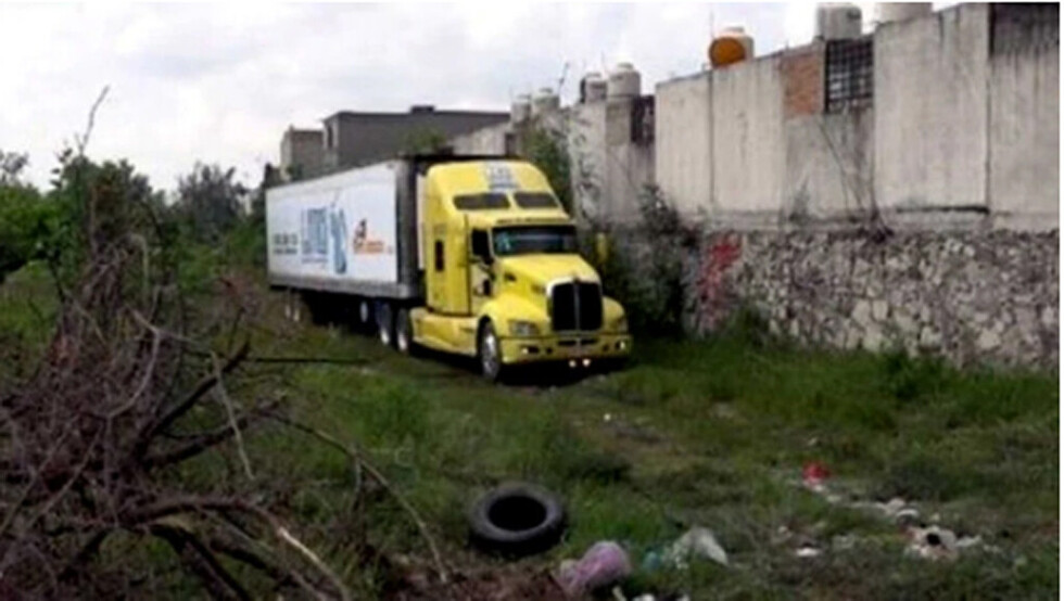 Un tráiler deambuló por dos municipios con 800 cadáveres