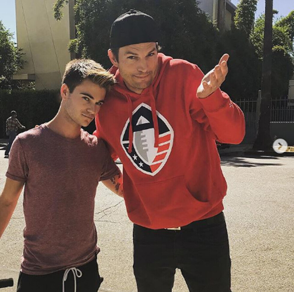 Ashton Kutcher atropelló a un  fan con el Tesla
