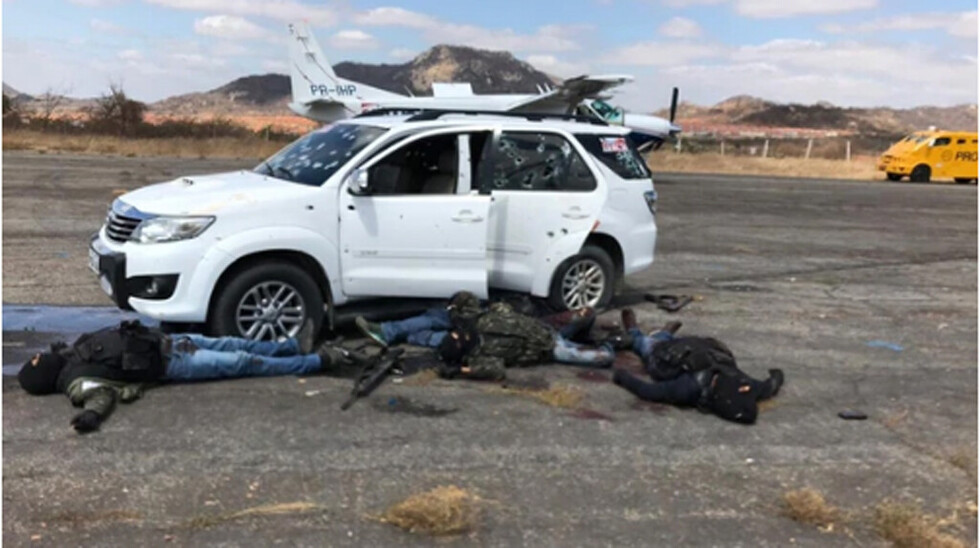 Intentan robar avión con dinero, hay 5 muertos