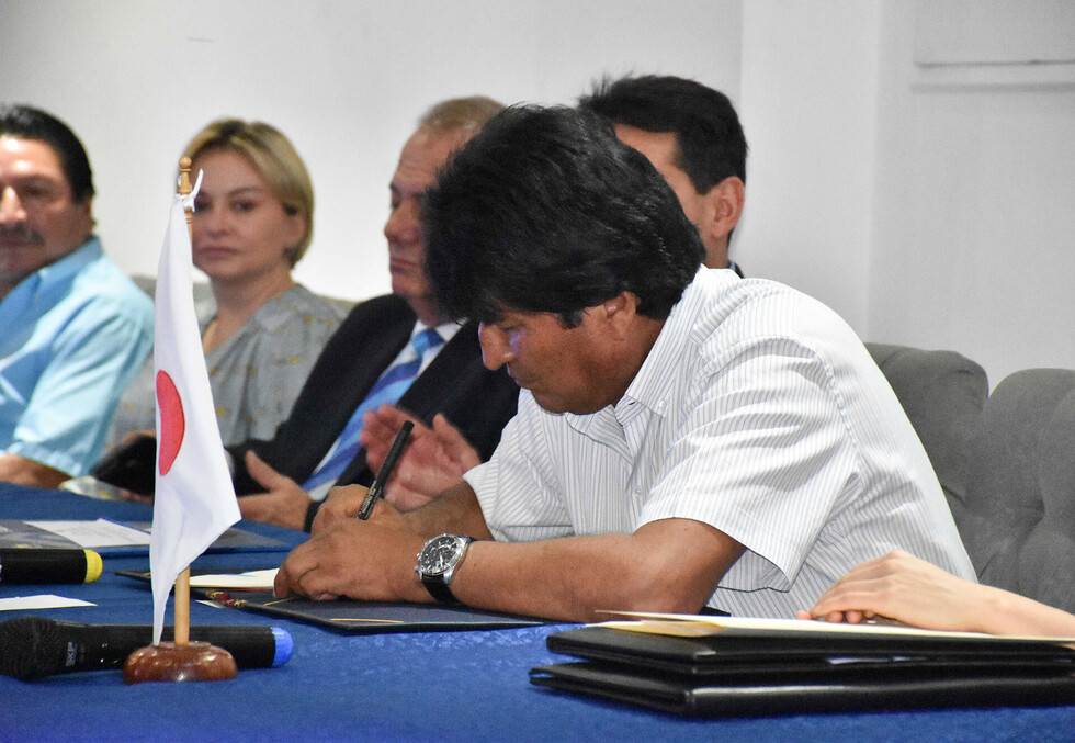 Morales promulga la Ley del Perdonazo en impuestos