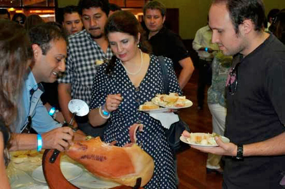 Al año 13 asociados producen unas 3.500 piernas de jamón