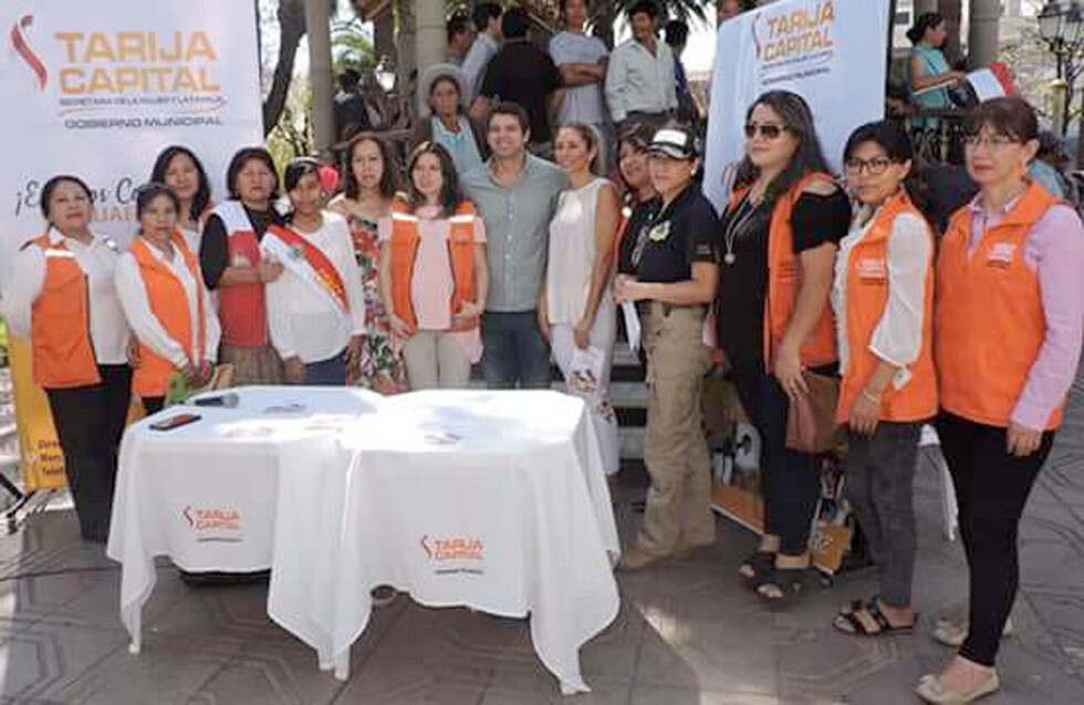 Presentan becas de postgrado para Costa Rica