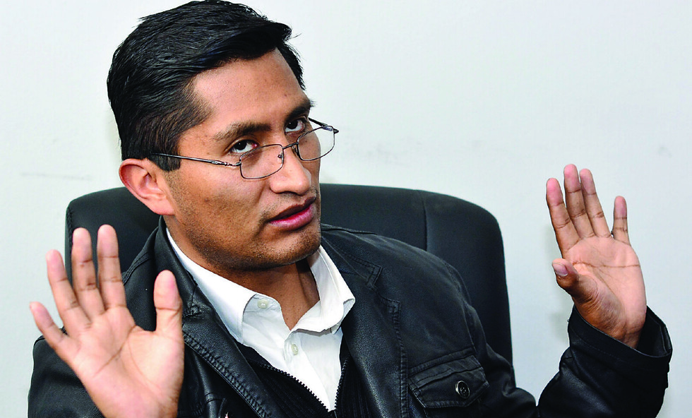 Denuncian que fiscal Blanco persiguió a 30 agentes FELCC