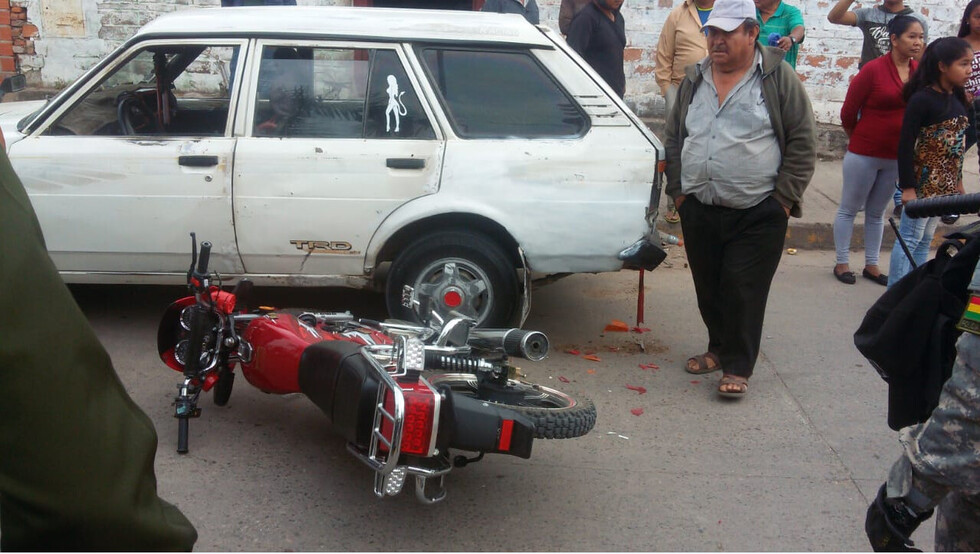 Anciano es aprehendido tras colisionar a moto