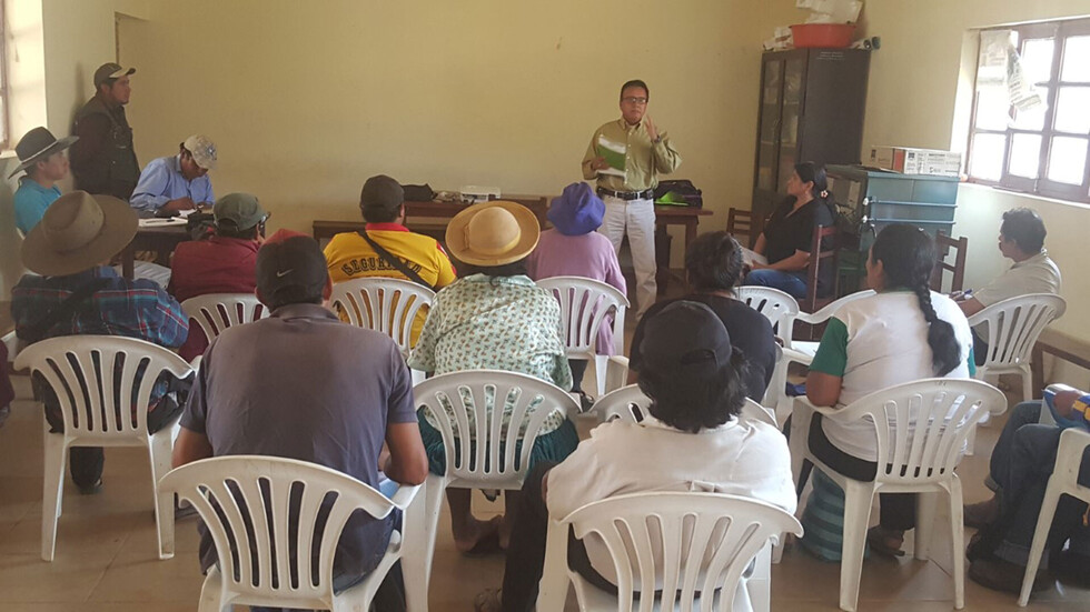 Capacitan a campesinos en producción semillera