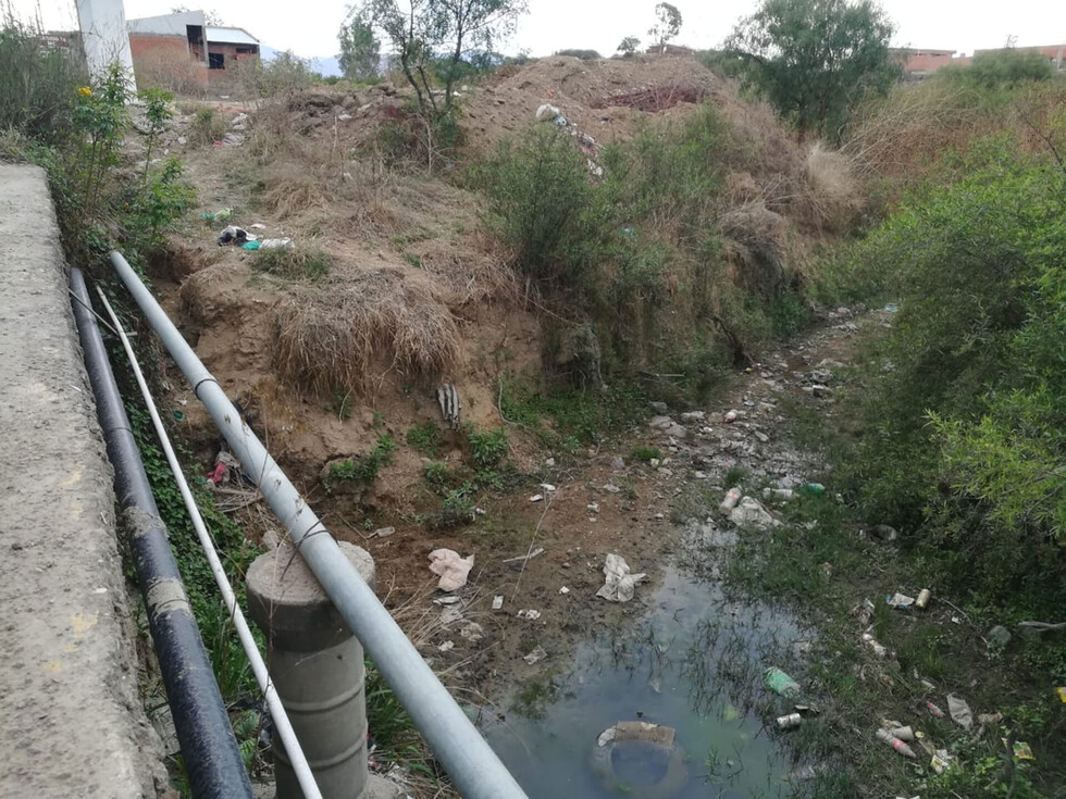 Pozos sépticos, la realidad de vivir en el barrio 14 de Enero