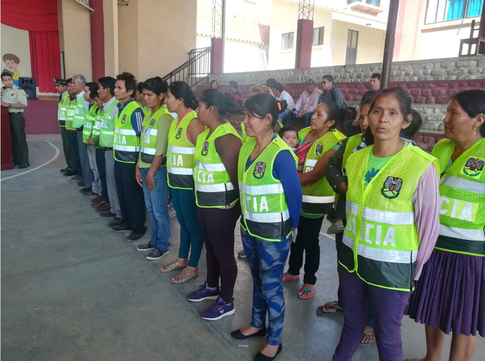 Padres se unen a la Policía para controles en colegios