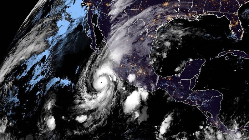 Amenaza para México: El "potencialmente catastrófico" huracán Willa alcanza la categoría 5
