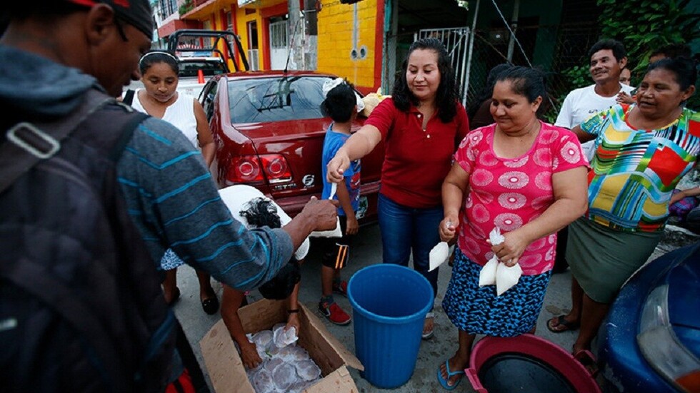 Gobierno de México ofrece empleo y escuelas temporales a migrantes centroamericanos